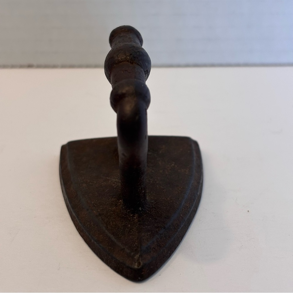 Vintage Cast Iron Miniature Pressing Iron - Picture 9 of 13